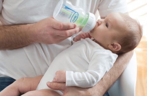 6 savjeta za hranjenje bočicom beba koje doje